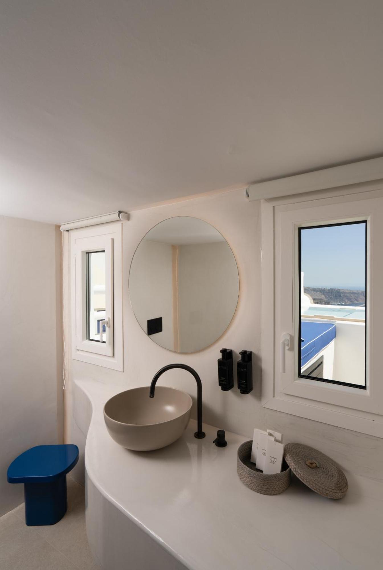 U & Me Suites ثيرا المظهر الخارجي الصورة